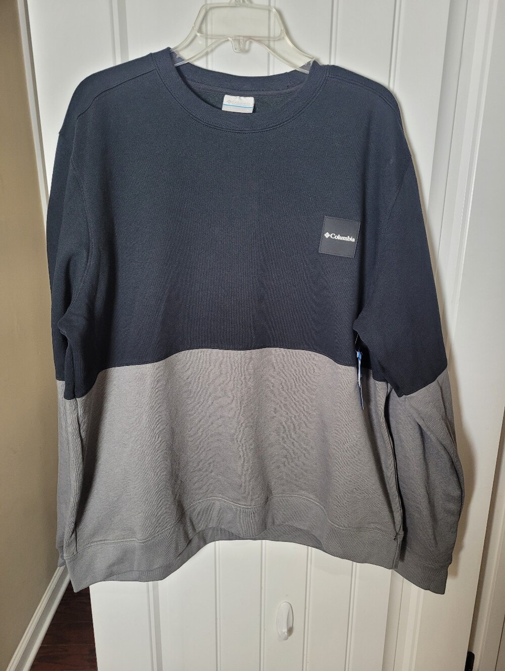 Columbia Men's Colorblock Crewneck Sweater - Black and Gray. NWT Size XL
